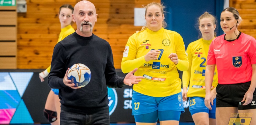 Ezúttal a Csallóközi Néptáncegyüttes vezetője végezte el a kezdődobást – köszönjük!