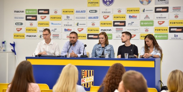 “Szimpatikus újonccá válni…” - szezon kezdeti sajtótájékoztató