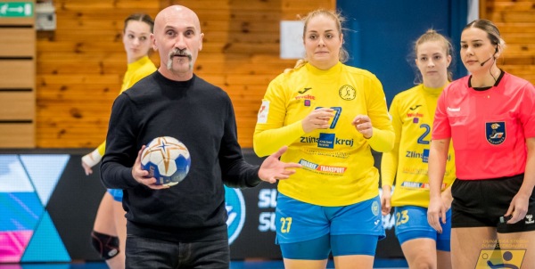 Ezúttal a Csallóközi Néptáncegyüttes vezetője végezte el a kezdődobást – köszönjük!