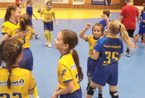 A legkisebbek is belekóstoltak a kézilabda örömeibe