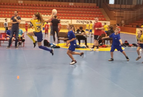 A legkisebbek is belekóstoltak a kézilabda örömeibe